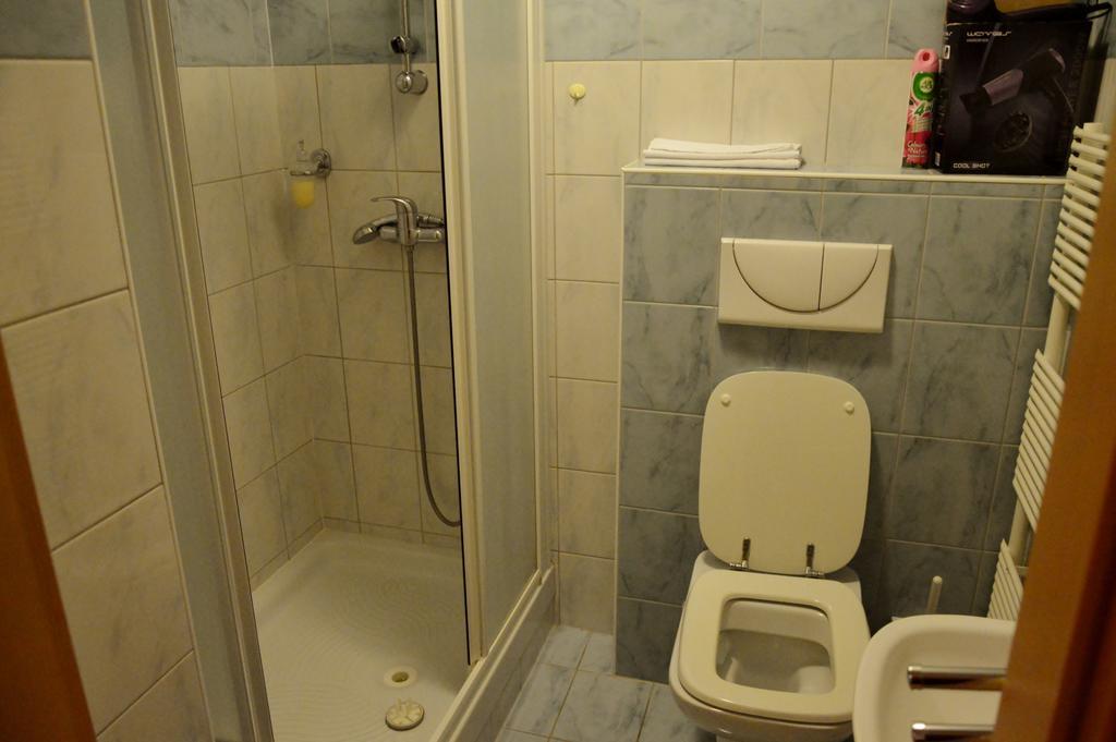 Appartement Turisticna Kmetija Cebelji Gradic à Rogašovci Extérieur photo