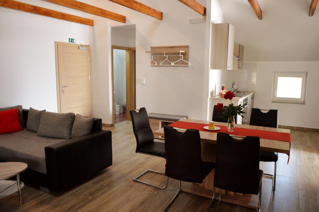 Appartement Turisticna Kmetija Cebelji Gradic à Rogašovci Extérieur photo