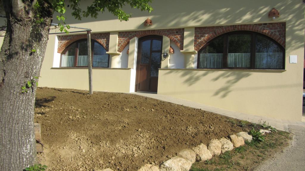 Appartement Turisticna Kmetija Cebelji Gradic à Rogašovci Extérieur photo