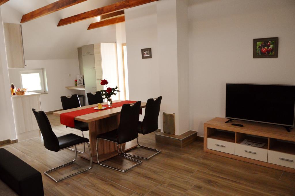 Appartement Turisticna Kmetija Cebelji Gradic à Rogašovci Extérieur photo