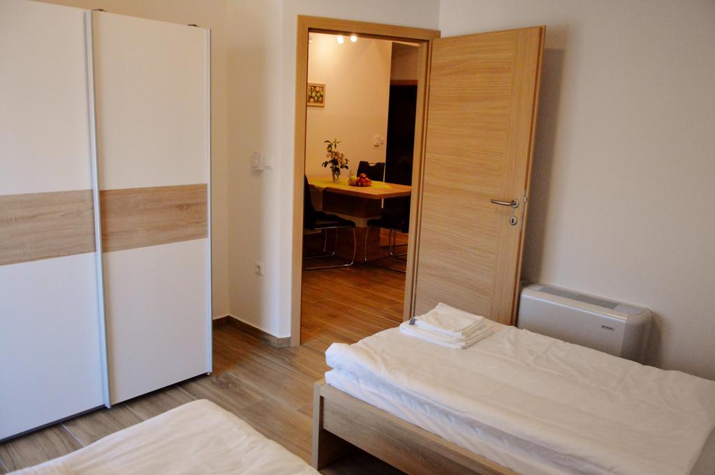Appartement Turisticna Kmetija Cebelji Gradic à Rogašovci Extérieur photo