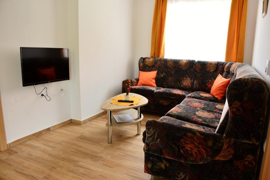 Appartement Turisticna Kmetija Cebelji Gradic à Rogašovci Extérieur photo